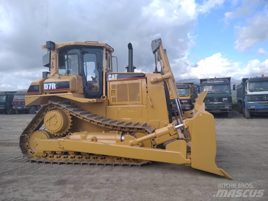 CAT D 7 R جرارات تسوية