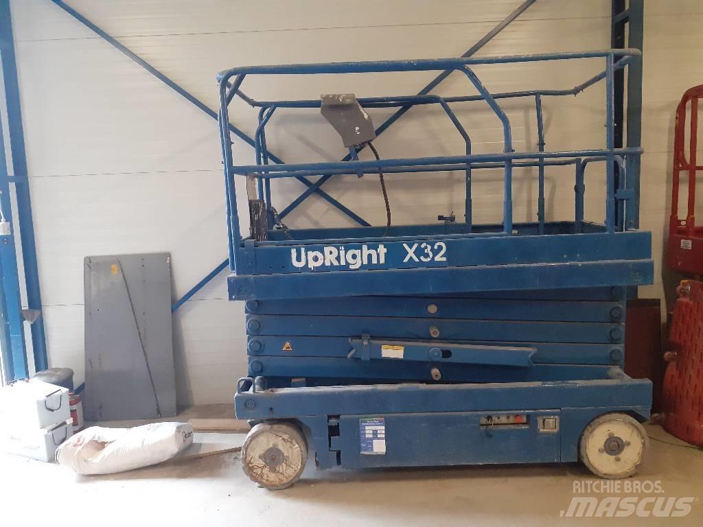 Up-Right X 32 رافعات مقصية الشكل