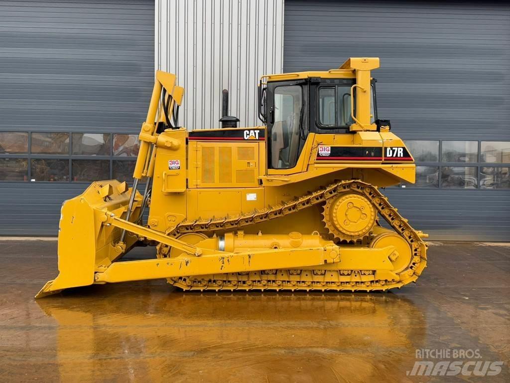 CAT D7R بلدوزرات مجنزرة