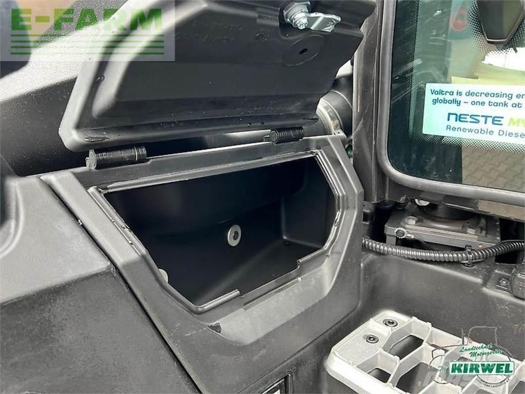 Valtra q 285 الجرارات