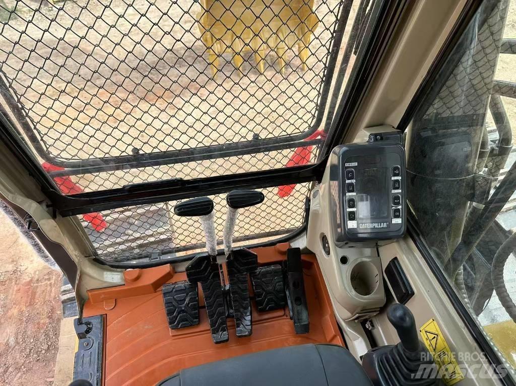CAT 330 B حفارات زحافة