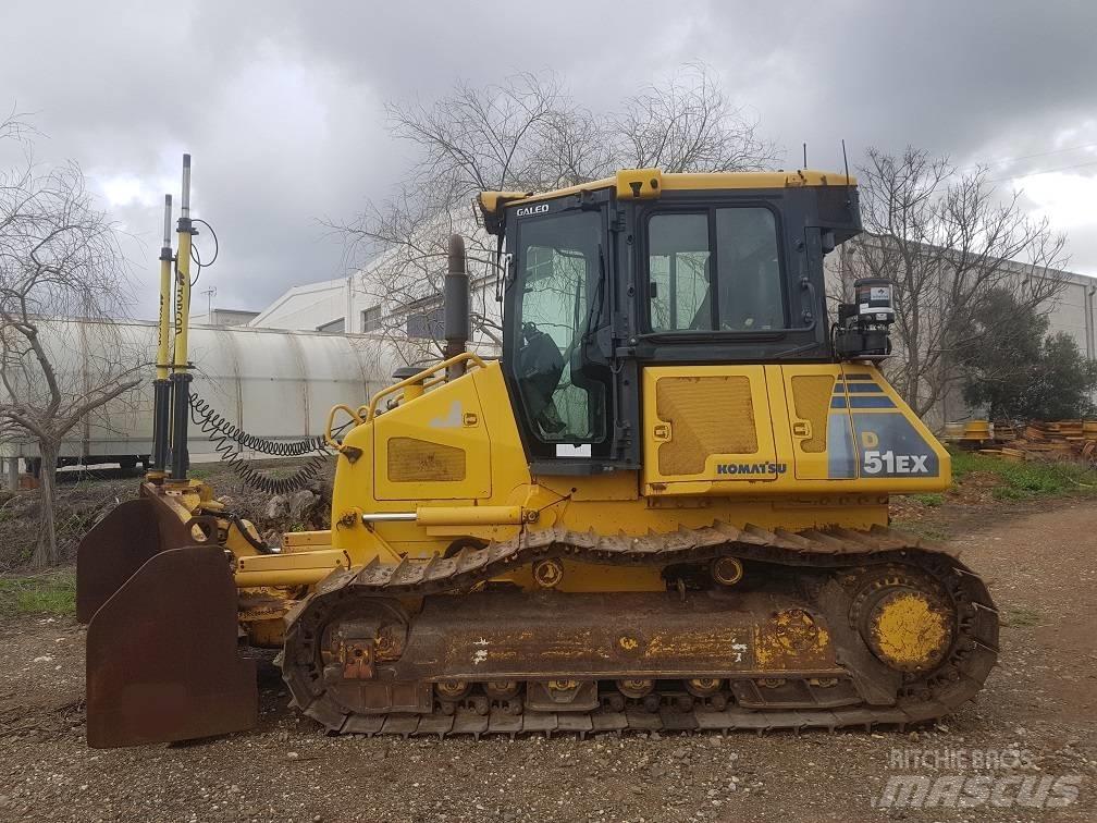 Komatsu D 51 EX-22 بلدوزرات مجنزرة
