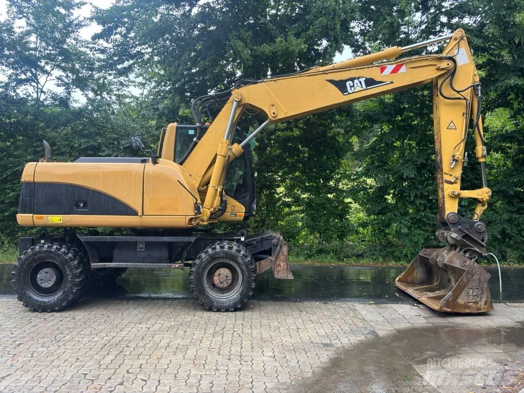 CAT M 316 C حفارات بعجل