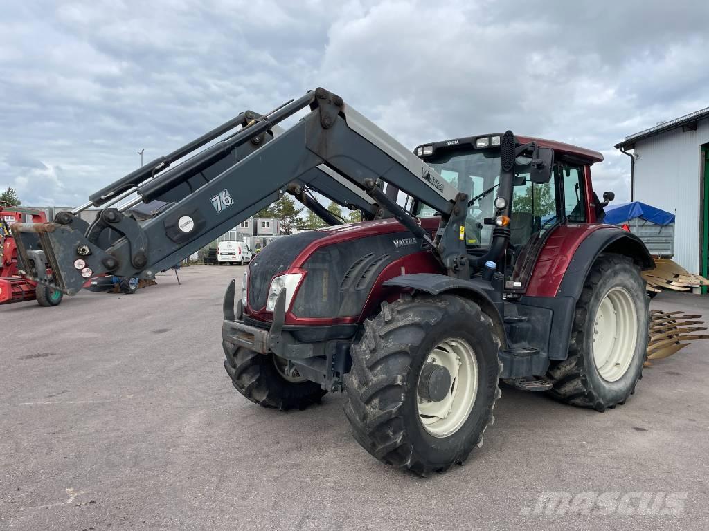 Valtra T 203 الجرارات