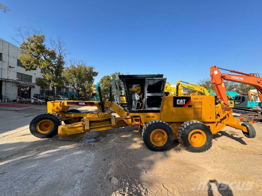 CAT 140 K معدات تمهيد الطرق