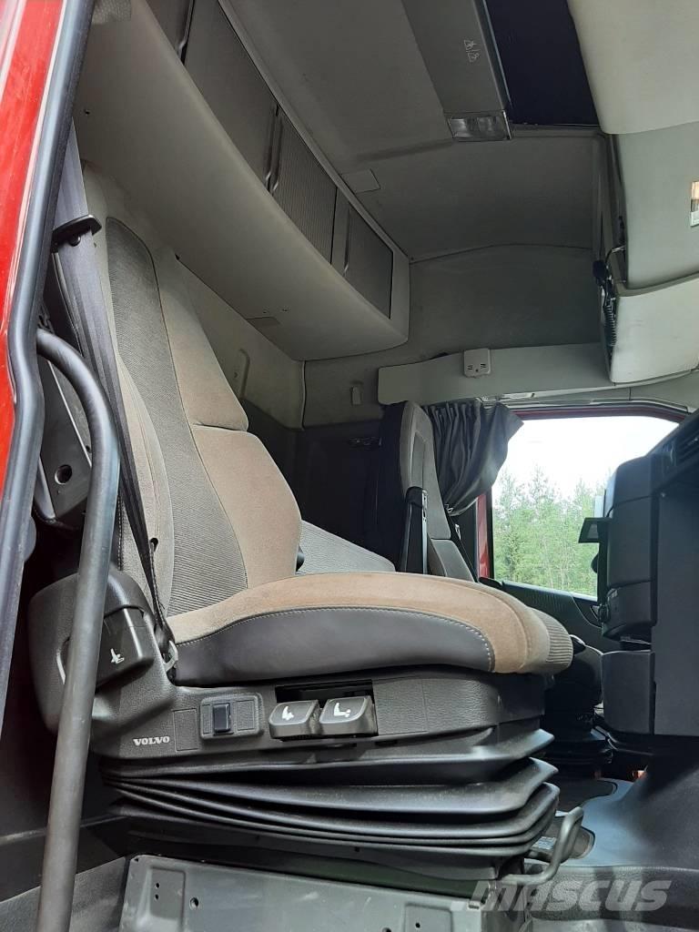 Volvo FH 13 شاحنات نقل ألواح الخشب