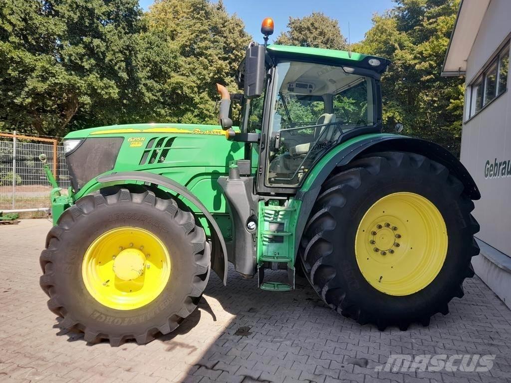 John Deere 6215R الجرارات