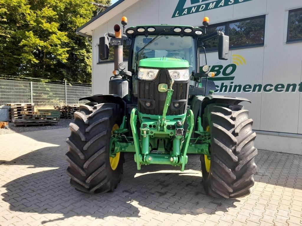 John Deere 6215R الجرارات