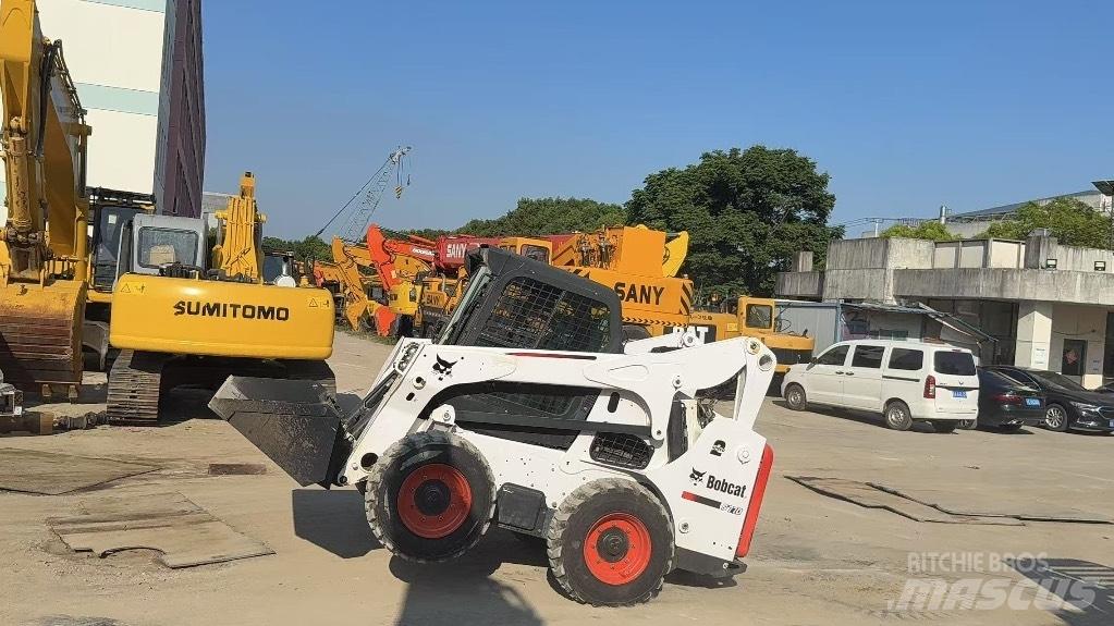 Bobcat S 770 لوادر انزلاقية التوجيه