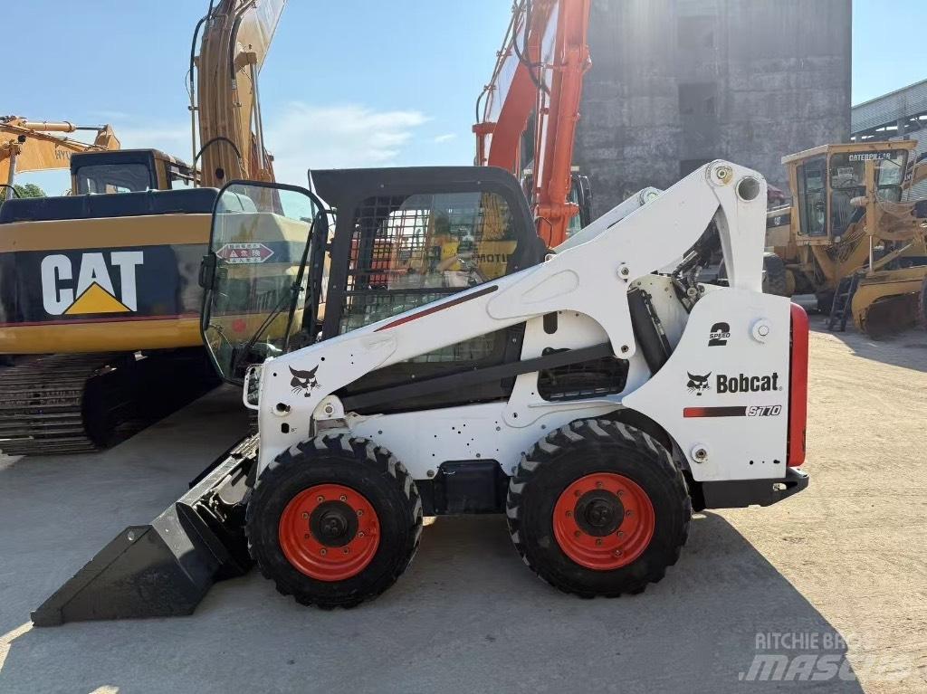 Bobcat S 770 لوادر انزلاقية التوجيه