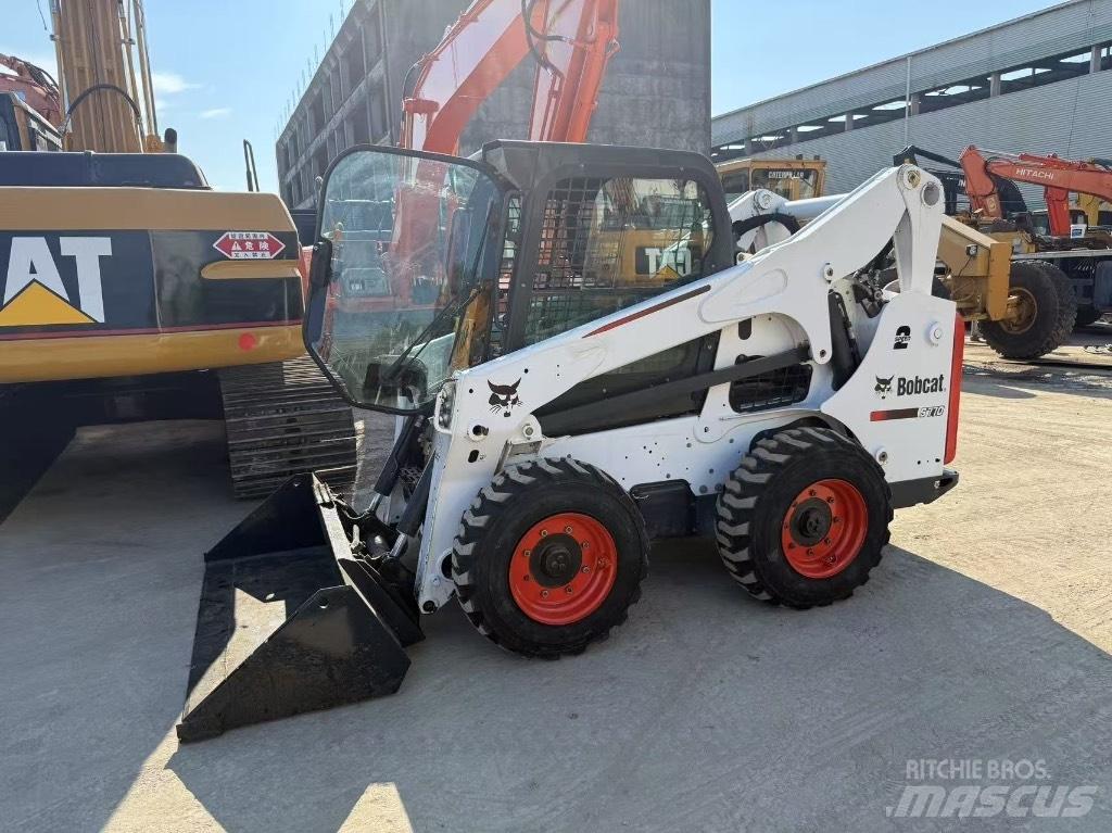 Bobcat S 770 لوادر انزلاقية التوجيه
