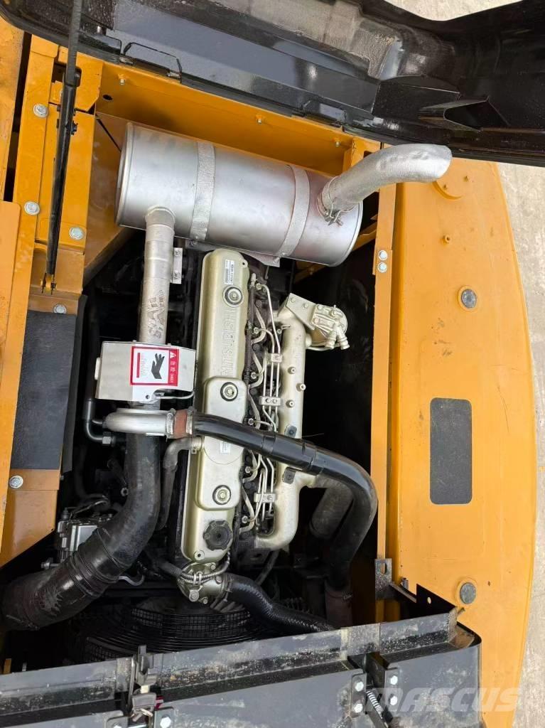 Sany SY 215 C حفارات زحافة