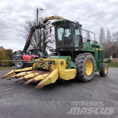 John Deere 6610 علافات ذاتية الدفع
