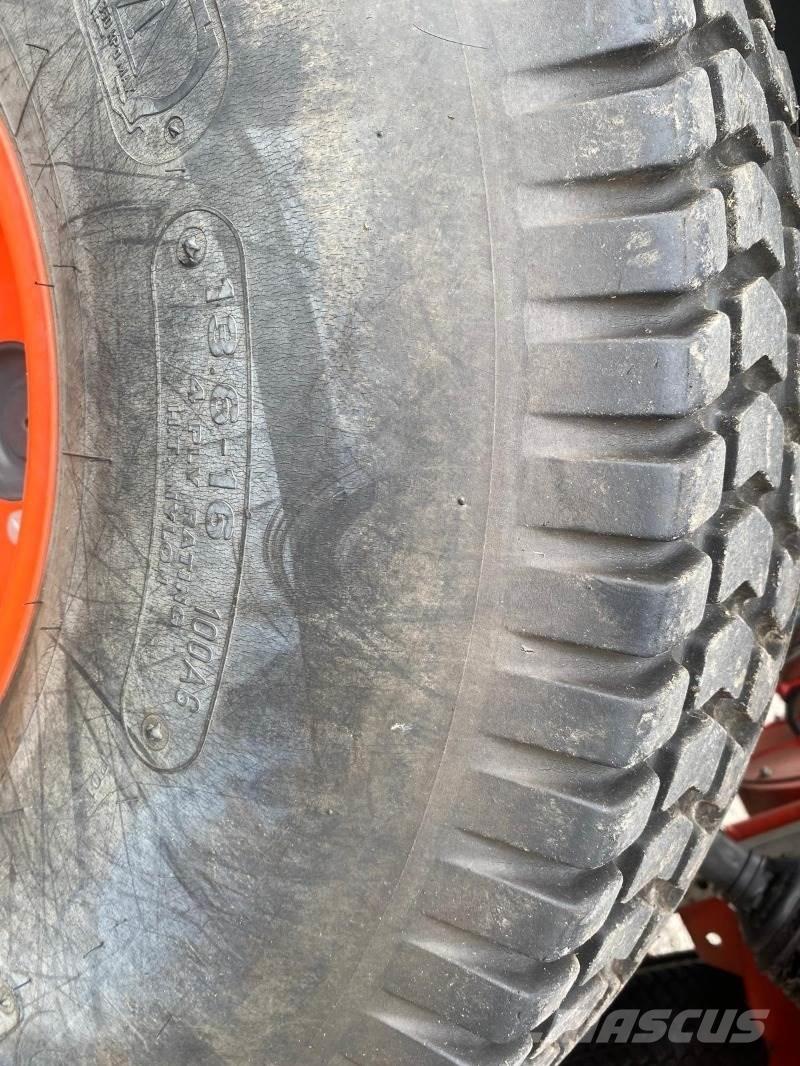 Kubota ST 401-C جرارات مدمجة