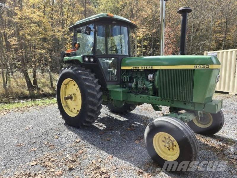 John Deere 4430 الجرارات