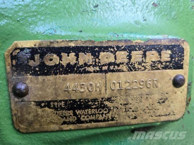 John Deere 4430 الجرارات
