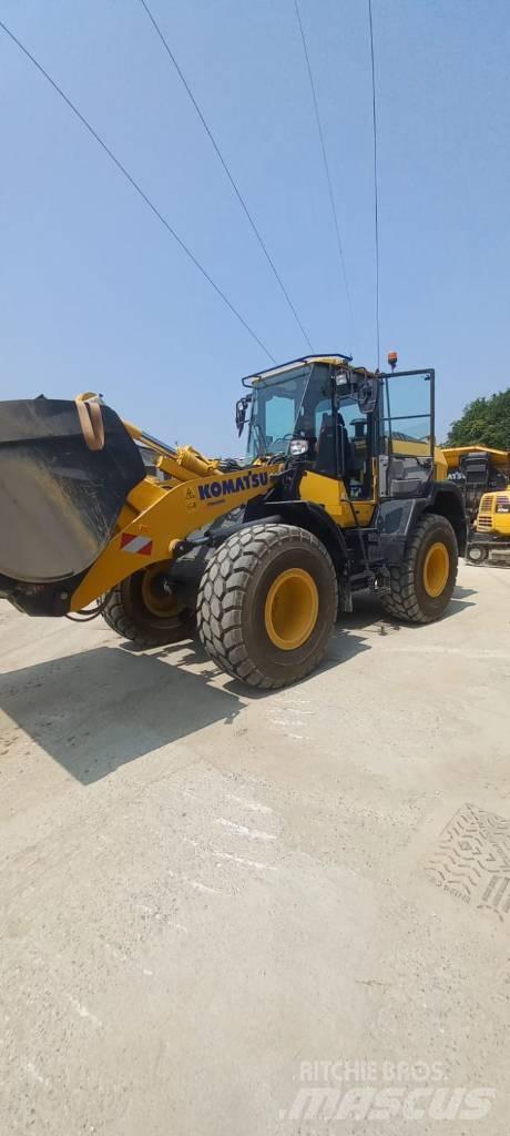Komatsu WA270-8 لوادر بعجل