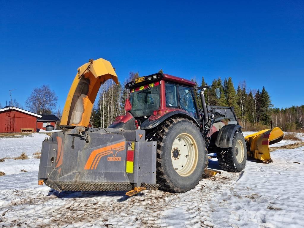 Valtra T 170 الجرارات