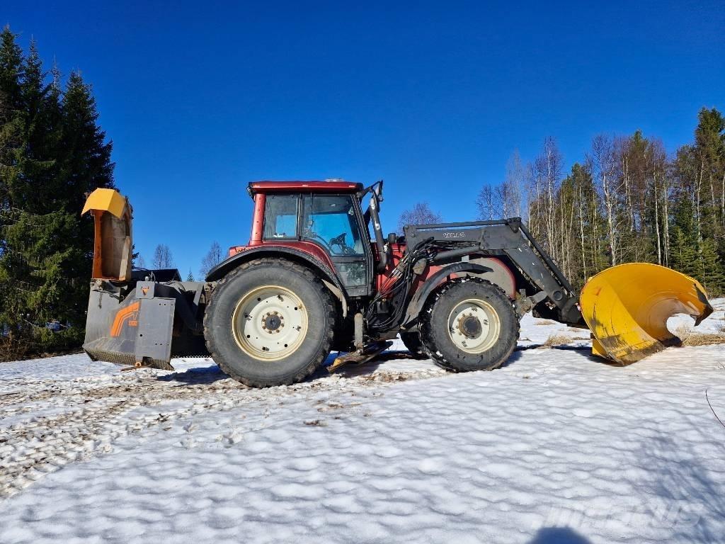 Valtra T 170 الجرارات