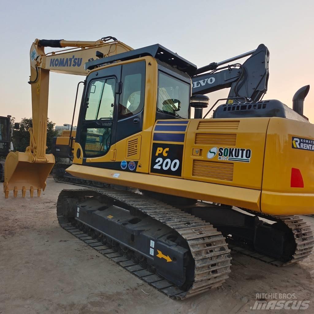 Komatsu PC 200-8 حفارات زحافة