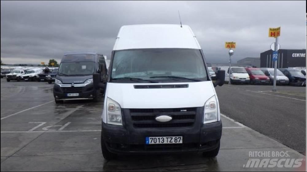 Ford Transit شاحنات خفيفة/مفصلية الجوانب