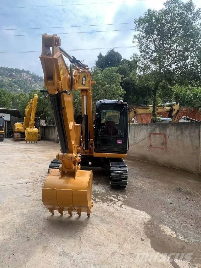 CAT 307 D حفارات زحافة