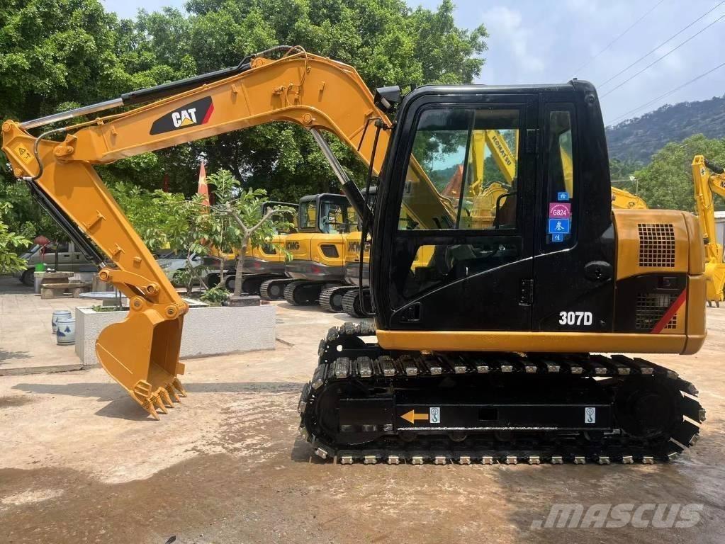 CAT 307 D حفارات زحافة