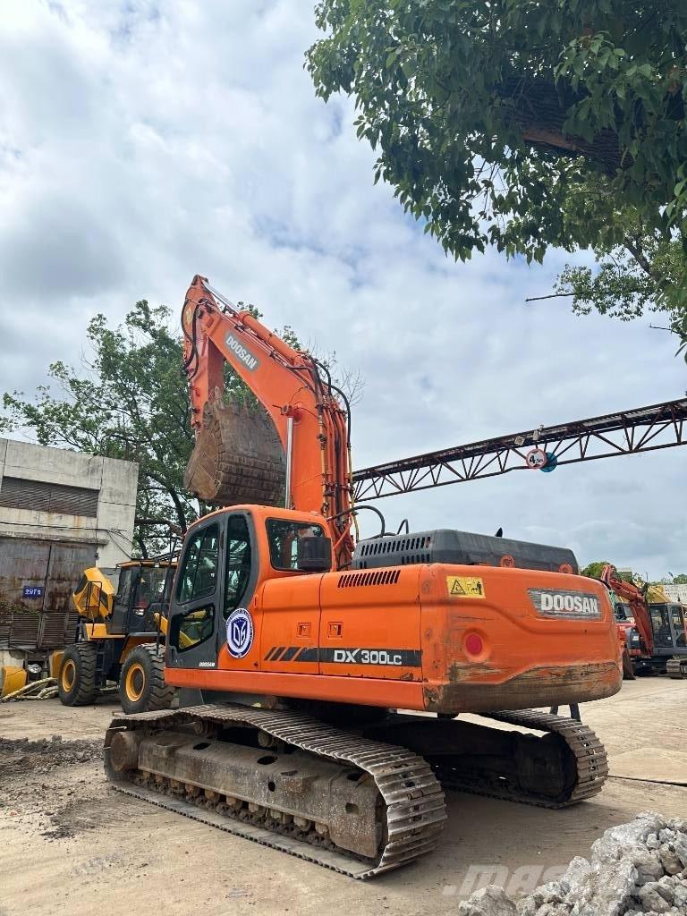 Doosan DX300 حفارات زحافة