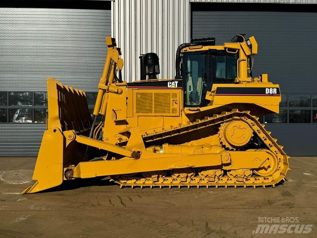 CAT D8R بلدوزرات مجنزرة