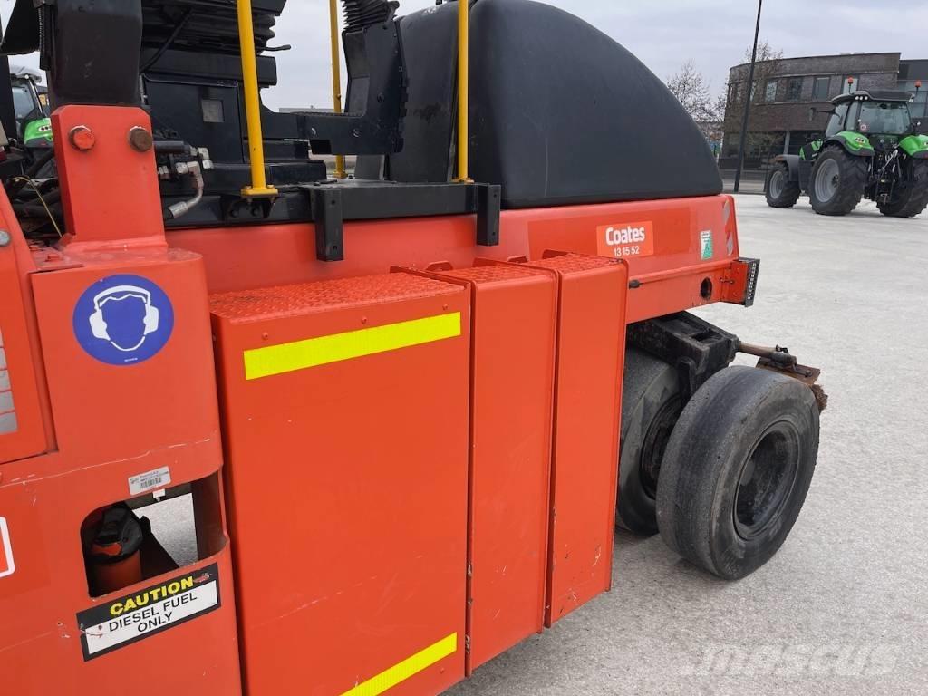 Dynapac CP 142 مداحل ذات إطارات هوائية