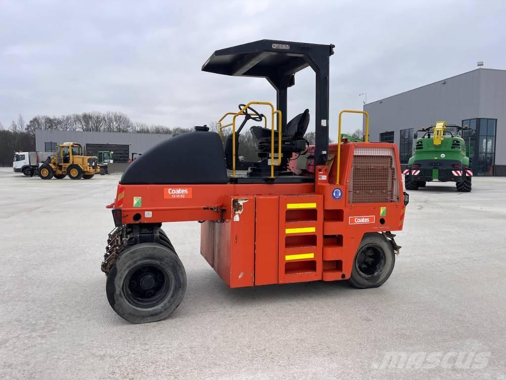 Dynapac CP 142 مداحل ذات إطارات هوائية