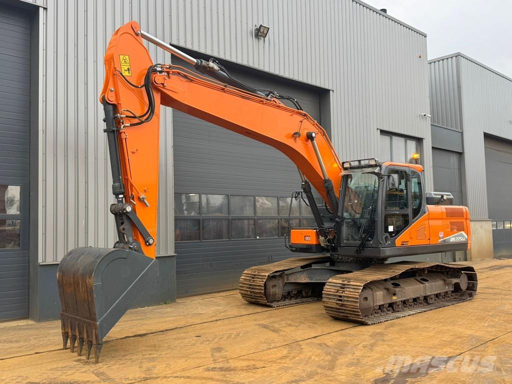 Doosan DX225LC-7 حفارات زحافة