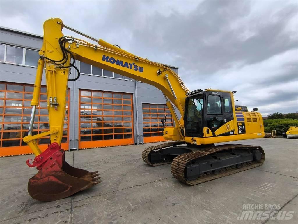 Komatsu HB 215 LC-3 حفارات زحافة
