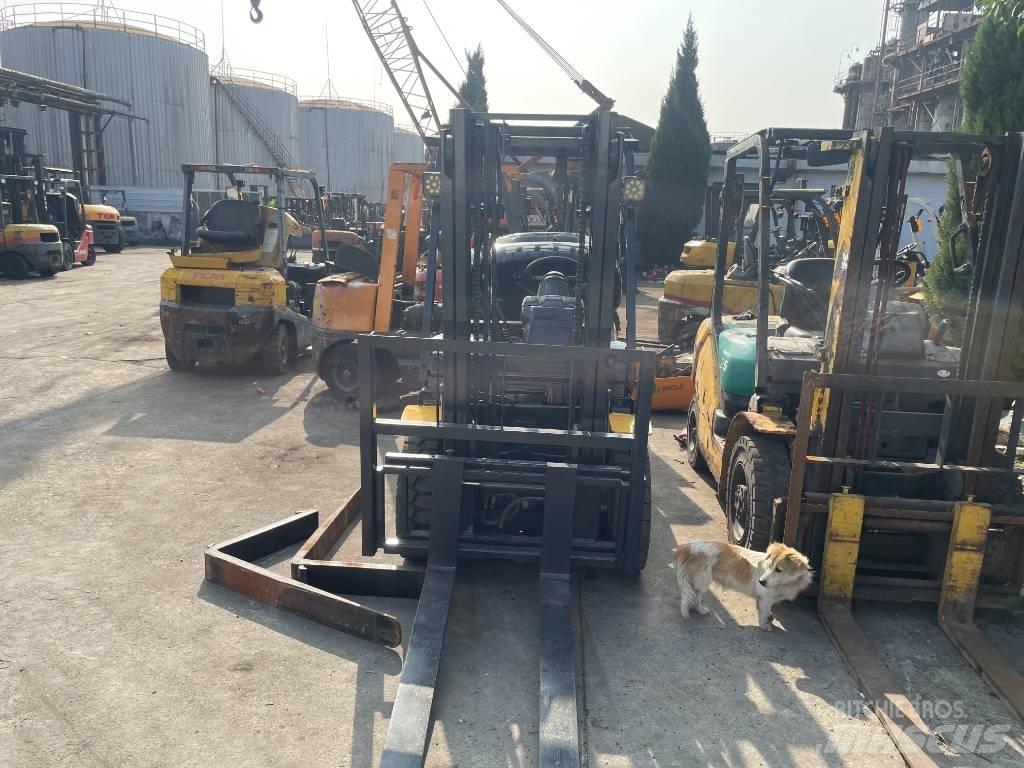 Komatsu 3 T مناولات متداخلة