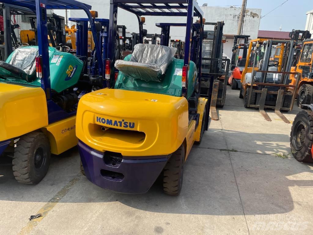 Komatsu 3 T مناولات متداخلة