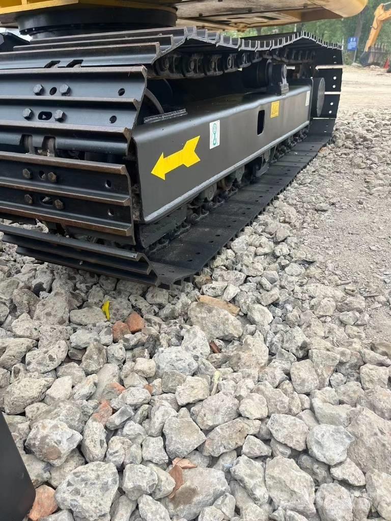 Komatsu PC70-8 حفارات وسط 7 طن - 12 طن