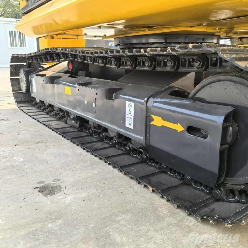 Komatsu PC 130 حفارات زحافة
