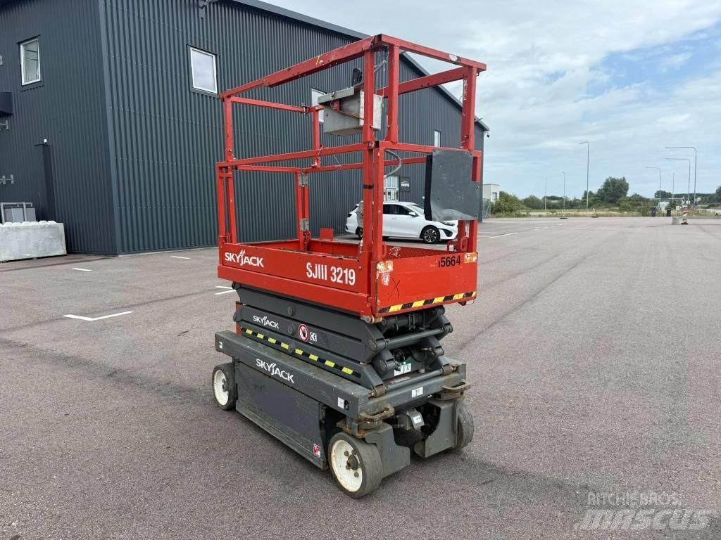 SkyJack SJ 3219 رافعات مقصية الشكل