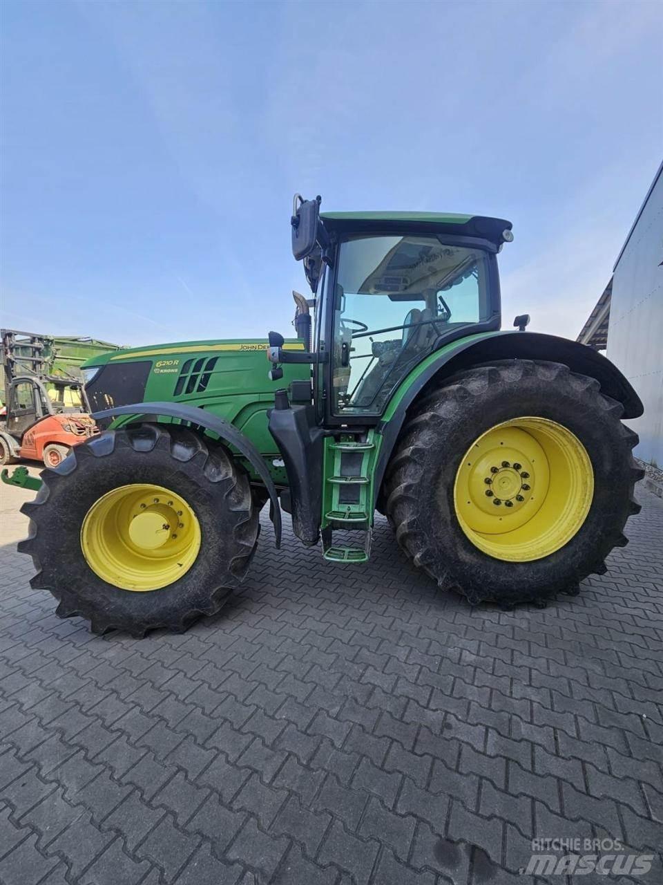 John Deere 6210R الجرارات