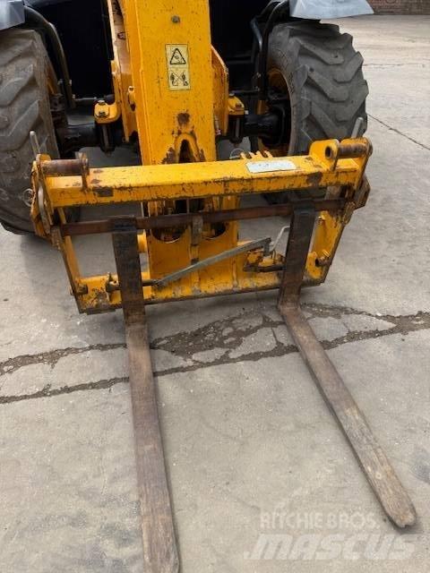 JCB 531-70 مناولات متداخلة