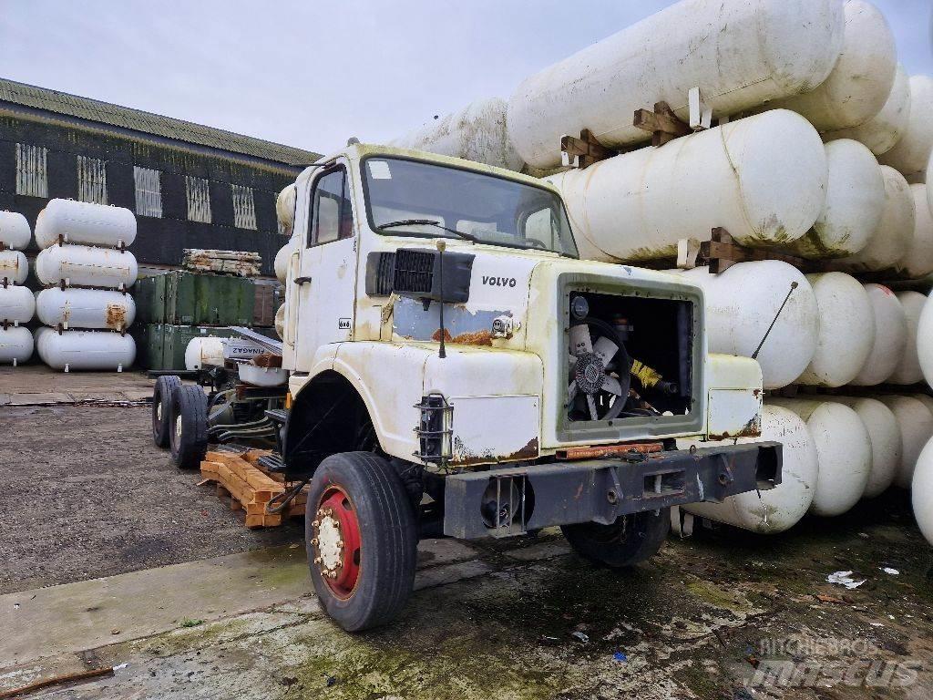 Volvo N10 6x6 شاحنات بمقصورة وهيكل