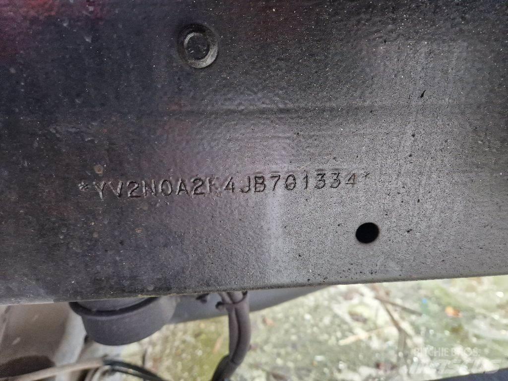 Volvo N10 6x6 شاحنات بمقصورة وهيكل