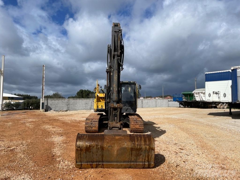 Volvo EC 220 E حفارات زحافة