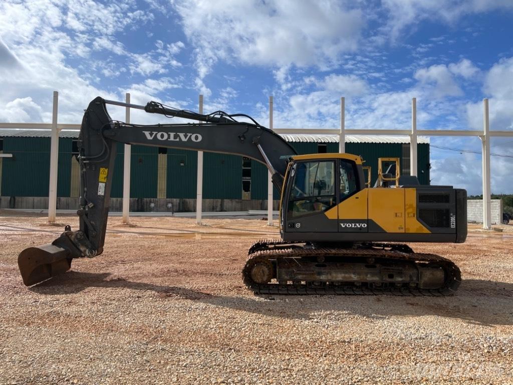 Volvo EC 220 E حفارات زحافة