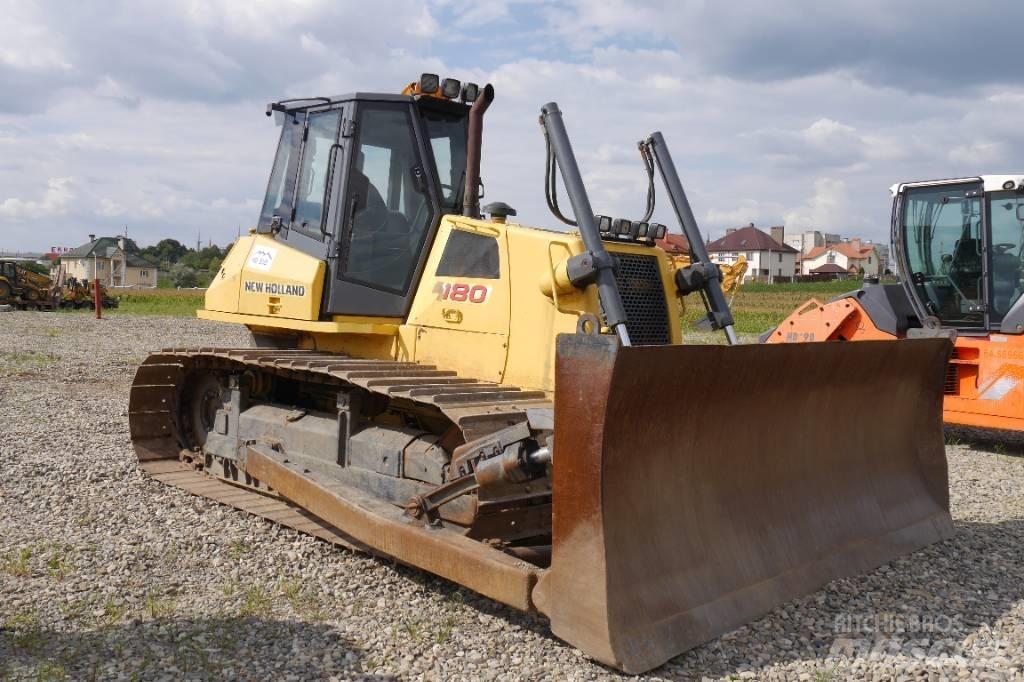 New Holland D 180 بلدوزرات مجنزرة