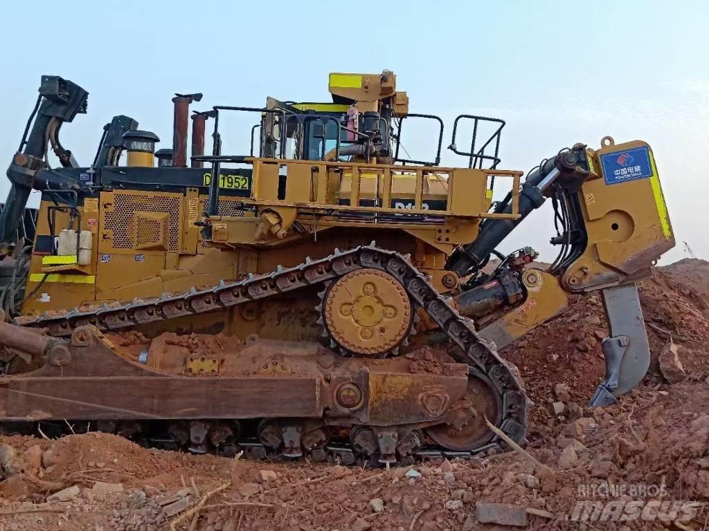 CAT D 11 R بلدوزرات مجنزرة