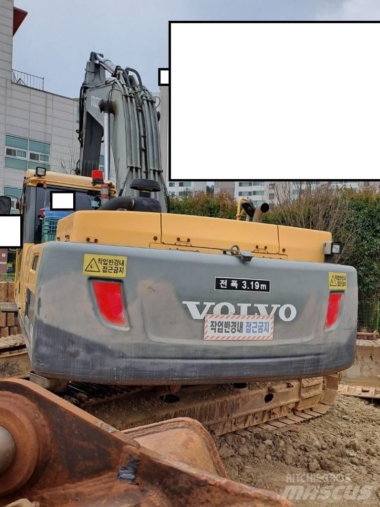 Volvo EC 300 D حفارات زحافة