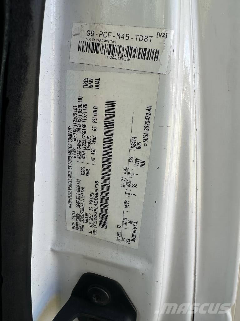 Ford e350 شاحنة مقفلة