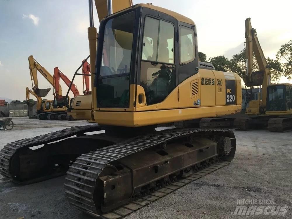 Komatsu pc220-7 حفارات زحافة