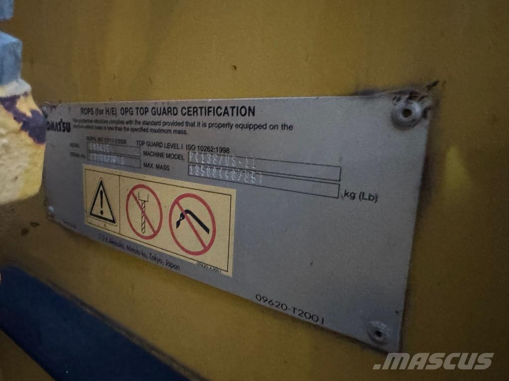 Komatsu PC138-11 حفارات زحافة